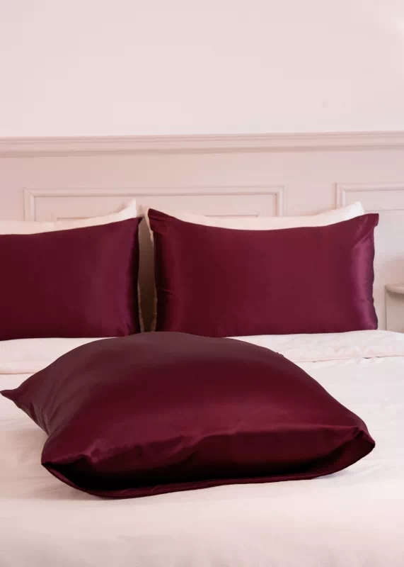 taie-oreiller-soie-bordeaux