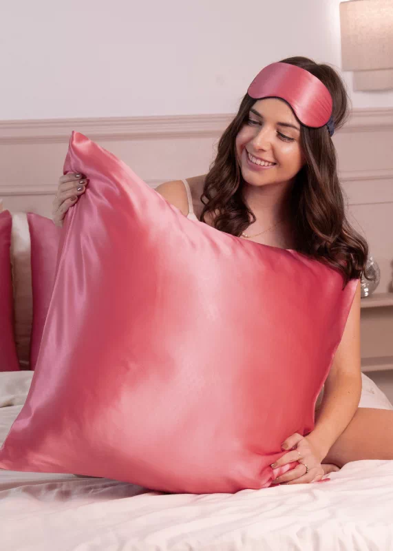 masque de nuit en soie rose corail anti rides