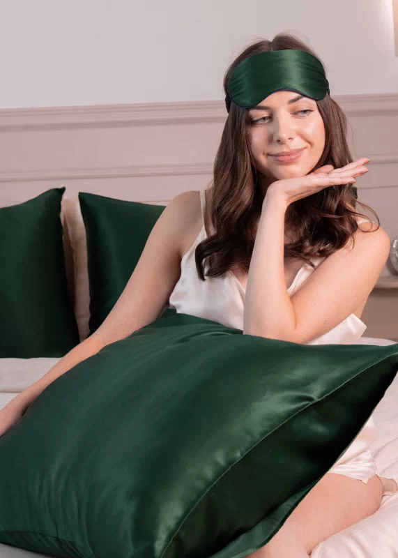 masque de nuit en soie vert sapin gaïanne