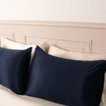 Taie d’oreiller en soie bleu nuit Made in France