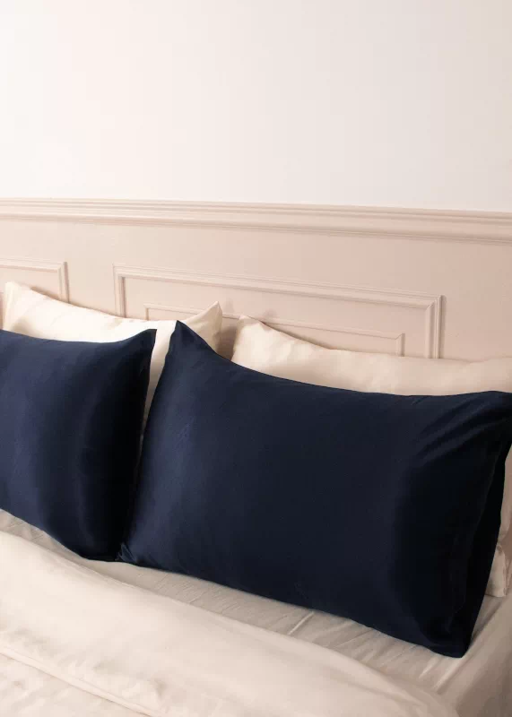Taie d’oreiller en soie bleu nuit Made in France