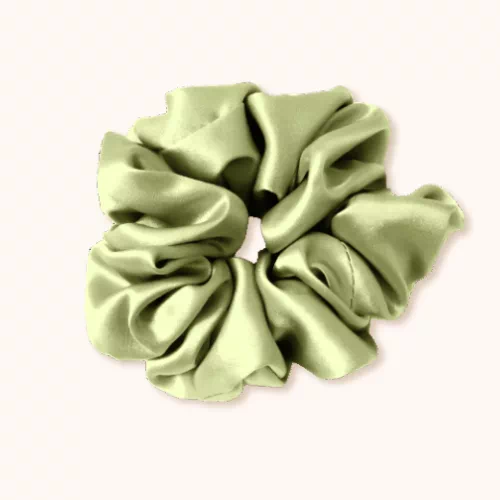 Chouchou en soie vert amande doux pour cheveux