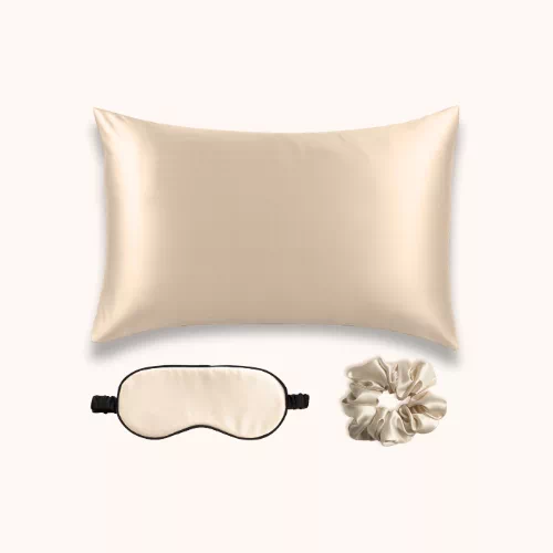 Coffret en soie champagne rectangulaire 50x70 avec masque et chouchou