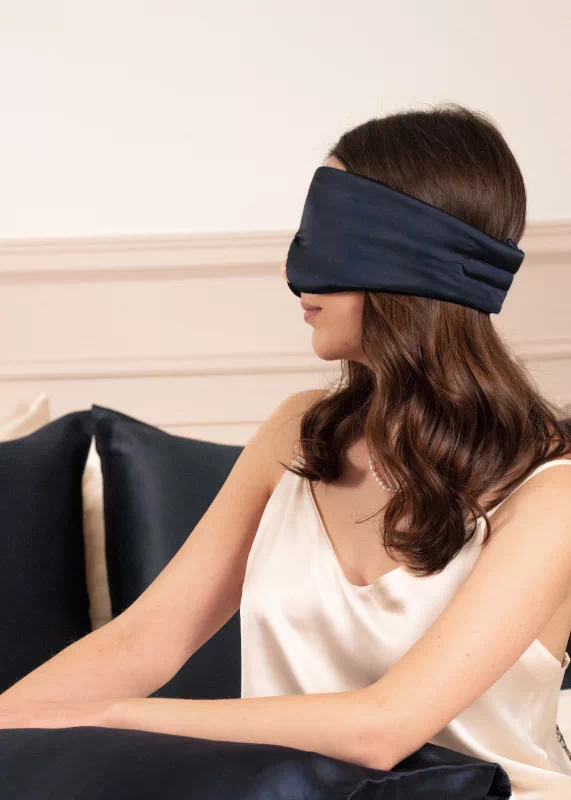 Masque bandeau en soie bleu nuit, occultant et ajustable