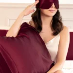 Masque de nuit bandeau réglable en soie bordeaux fabriqué en France
