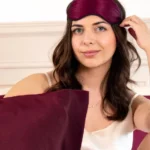 Masque en soie bordeaux anti-cernes et anti-friction