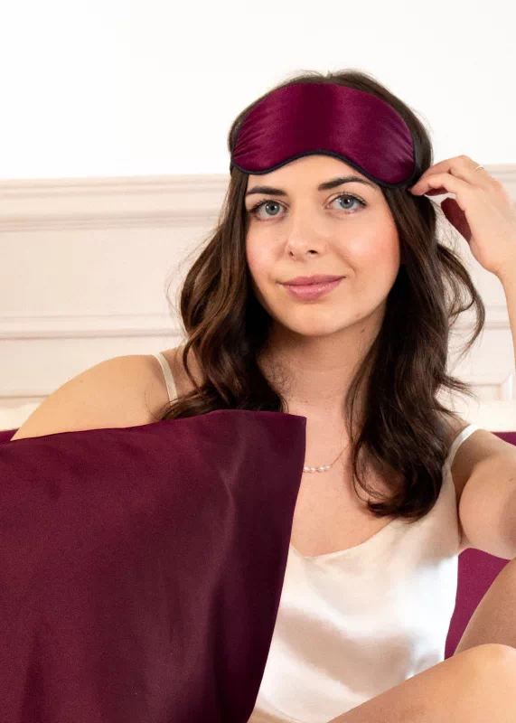 Masque en soie bordeaux anti-cernes et anti-friction