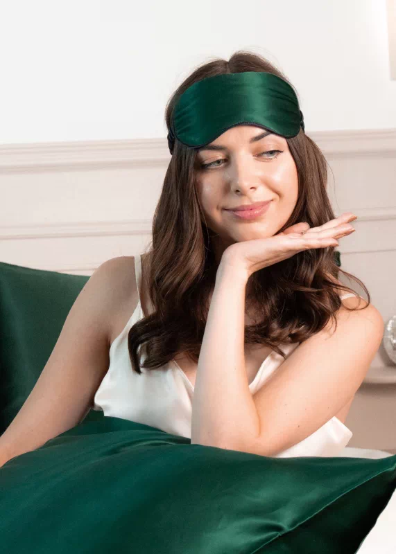 asque de sommeil en pure soie vert sapin, anti-friction et hypoallergénique
