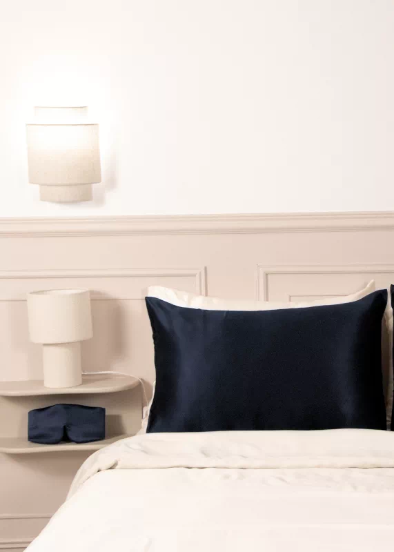 Taie en soie Bleu Nuit fabriquée en France