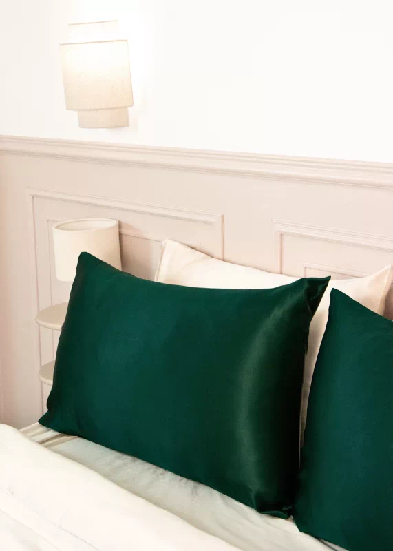 Taie d’oreiller vert sapin en soie de mûrier pour peau et cheveux