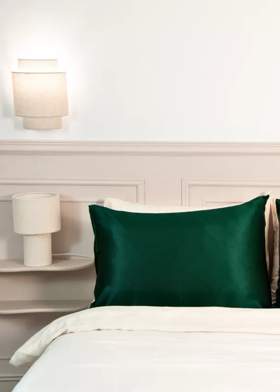 Taie en soie française vert sapin, luxe et bienfaits beauté