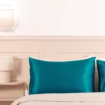 Taie d’oreiller en soie bleu canard pour homme douceur et protection cheveux