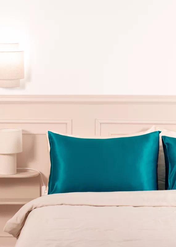 Taie d’oreiller en soie bleu canard pour homme douceur et protection cheveux