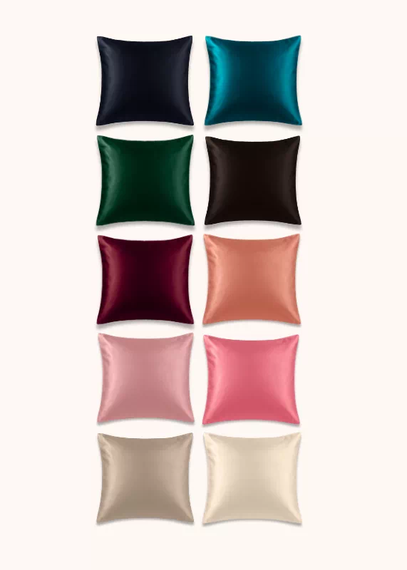 Nuancier des couleurs des taies d’oreiller en soie de mûrier Gaïanne : bleu nuit, bleu canard, vert sapin, marron chocolat, bordeaux, terracotta, bois de rose, rose corail, champagne et taupe