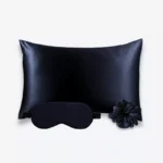 Taie d’oreiller, masque de nuit et chouchou en soie bleu nuit