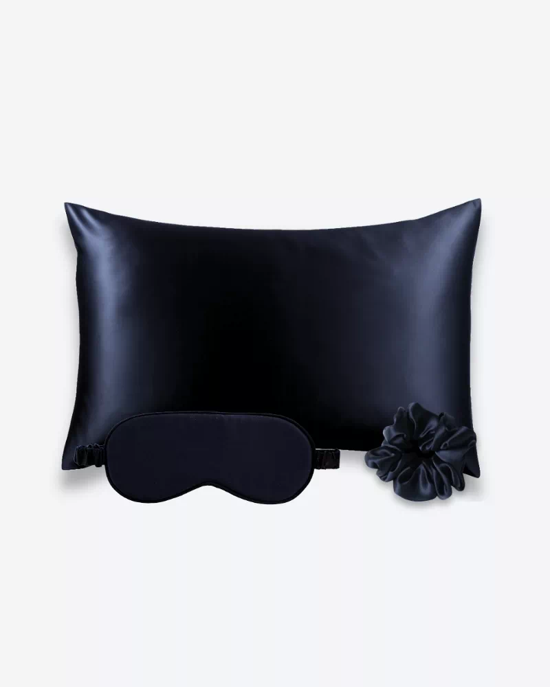 Taie d’oreiller, masque de nuit et chouchou en soie bleu nuit