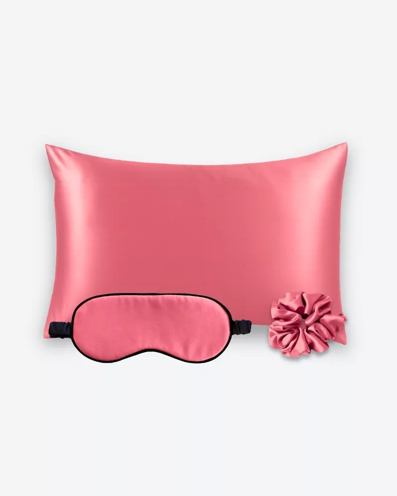 Taie d’oreiller, masque de nuit et chouchou en soie corail