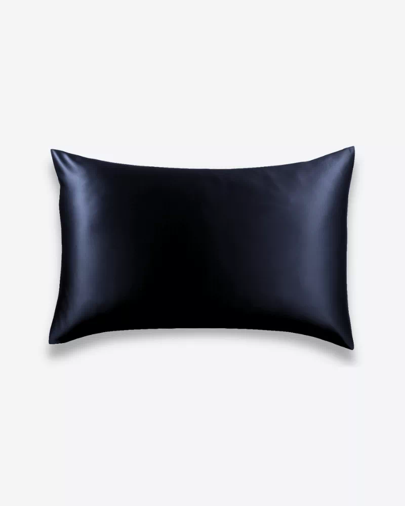 Taie d’oreiller en soie coloris bleu nuit