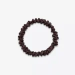 Chouchou fin en soie marron chocolat, vu de dessus.