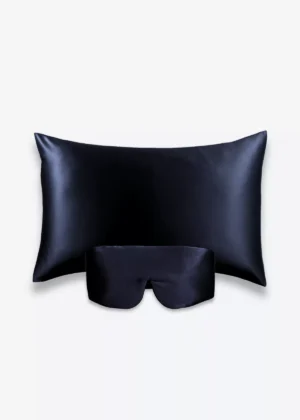Coffret Beauty Sleep Bandeau : taie d’oreiller et masque bandeau réglable en soie bleu nuit.