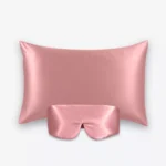 Coffret Beauty Sleep Bandeau : taie d’oreiller et masque bandeau réglable en soie bois de rose.