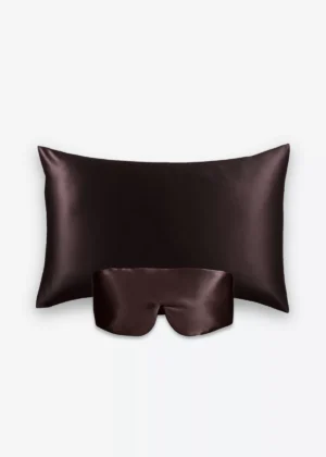 Coffret Beauty Sleep Bandeau : taie d’oreiller et masque bandeau réglable en soie marron chocolat.
