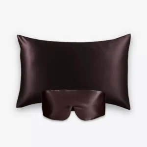 Coffret Beauty Sleep Bandeau : taie d’oreiller et masque bandeau réglable en soie marron chocolat.