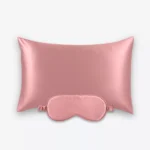 Coffret Beauty Sleep : taie d’oreiller et masque de nuit classique en soie bois de rose.