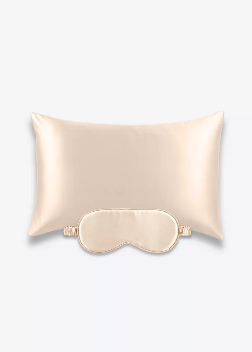 Coffret Beauty Sleep : taie d’oreiller et masque de nuit classique en soie champagne.