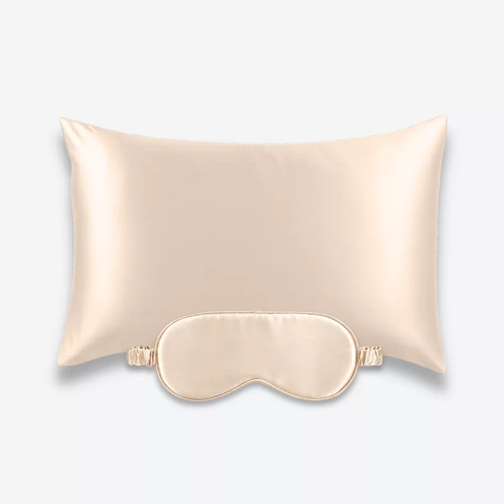 Coffret Beauty Sleep : taie d’oreiller et masque de nuit classique en soie champagne.