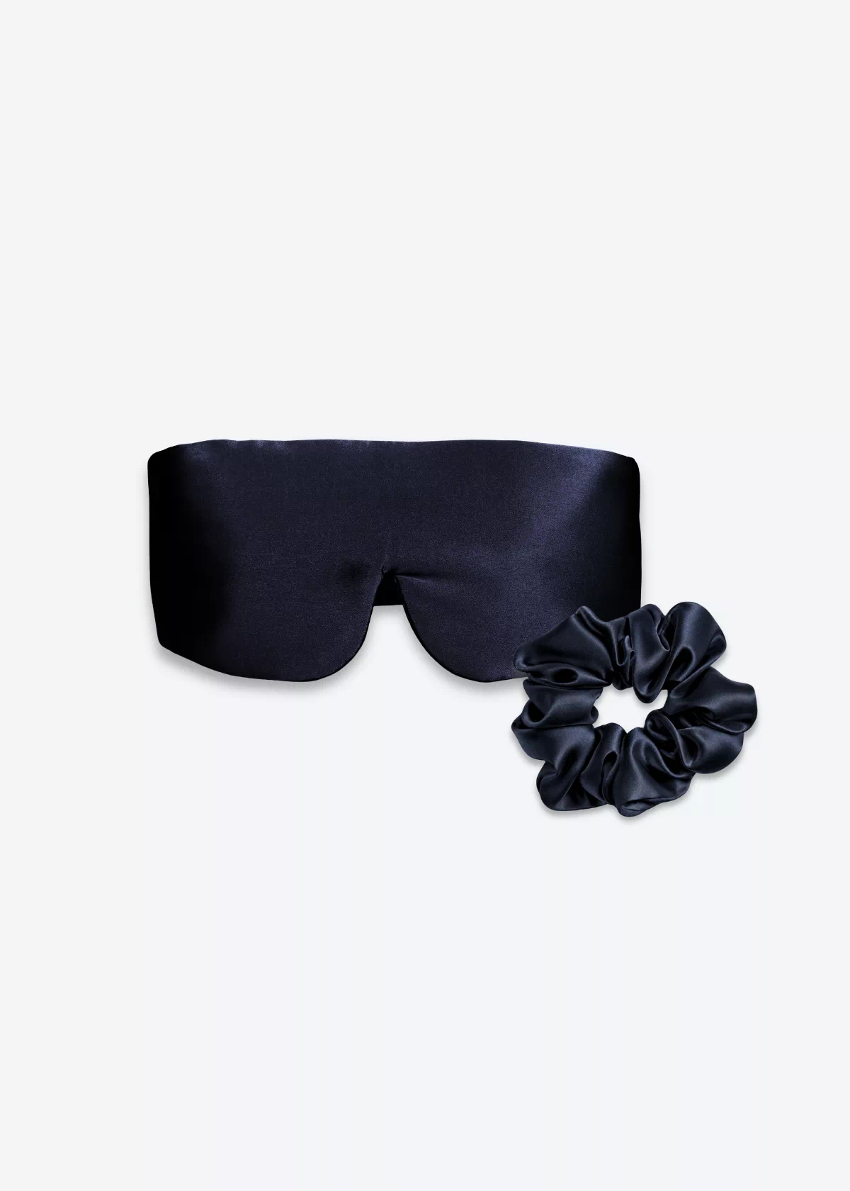 Coffret Duo Nuit Bandeau : masque bandeau réglable et grand chouchou en soie bleu nuit.