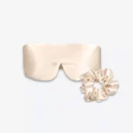 Coffret Duo Nuit Bandeau : masque bandeau réglable et grand chouchou en soie champagne.