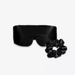 Coffret Duo Nuit Bandeau : masque bandeau réglable et grand chouchou en soie noire.