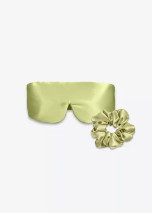 Coffret Duo Nuit Bandeau : masque bandeau réglable et grand chouchou en soie vert amande.