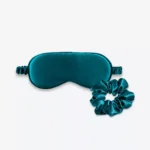 Coffret Duo Nuit : masque de nuit classique et grand chouchou en soie bleu canard.