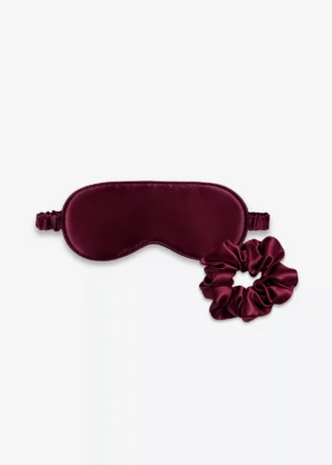 Coffret Duo Nuit : masque de nuit classique et grand chouchou en soie bordeaux.