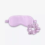 Coffret Duo Nuit : masque de nuit classique et grand chouchou en soie lilas.