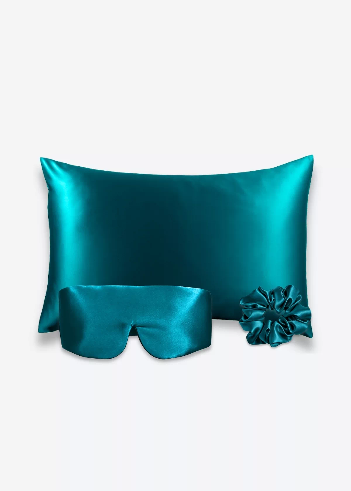 Coffret Les Essentiels Bandeau : taie d’oreiller, masque bandeau réglable et grand chouchou, tous en soie bleu canard.