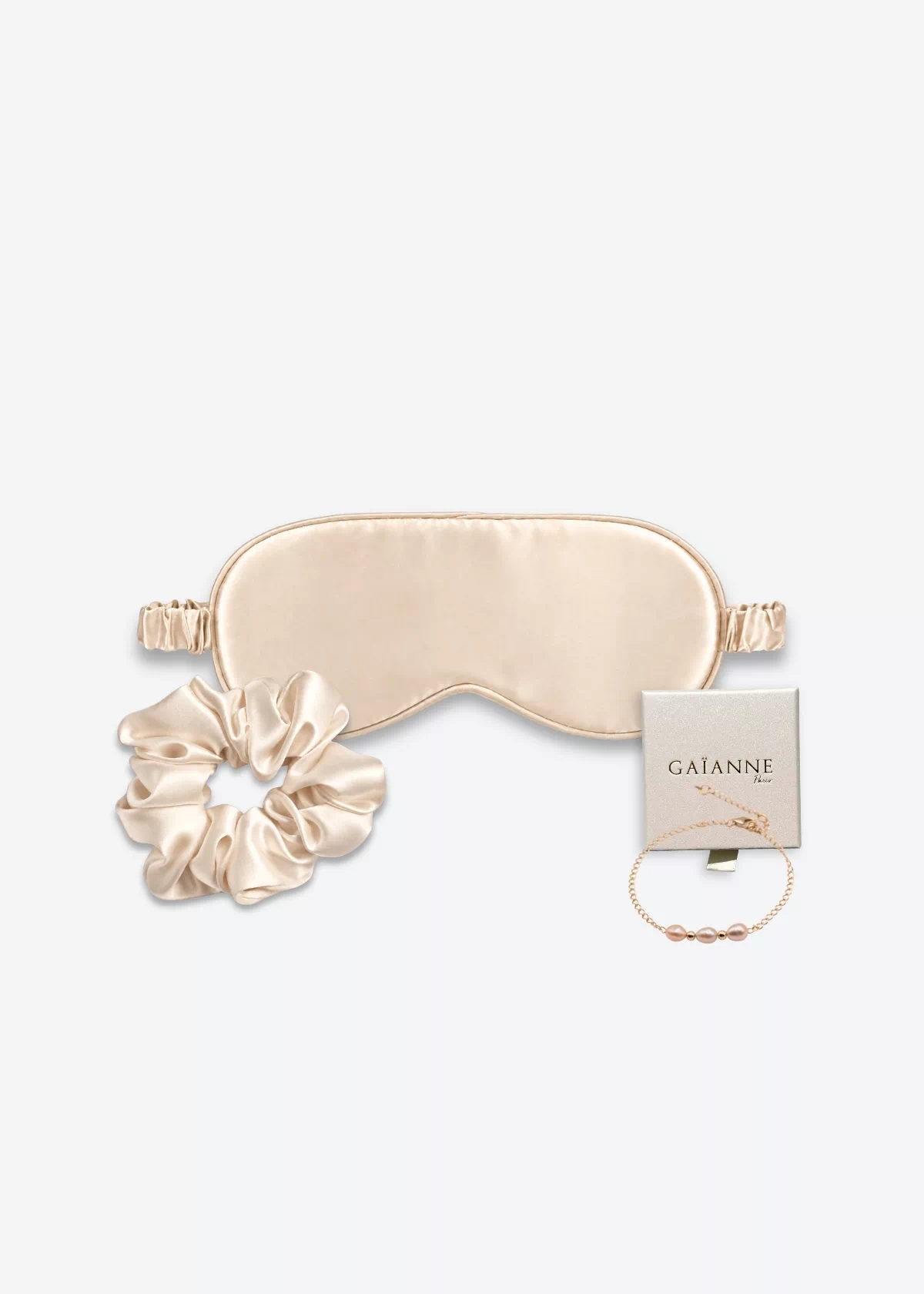 Coffret champagne avec masque de nuit et grand chouchou en soie, accompagné d’un bracelet champagne en or laminé 14k et perles d’eau douce.