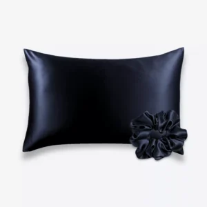Coffret Peau & Cheveubleu nuit : taie d’oreiller et grand chouchou en soie x.