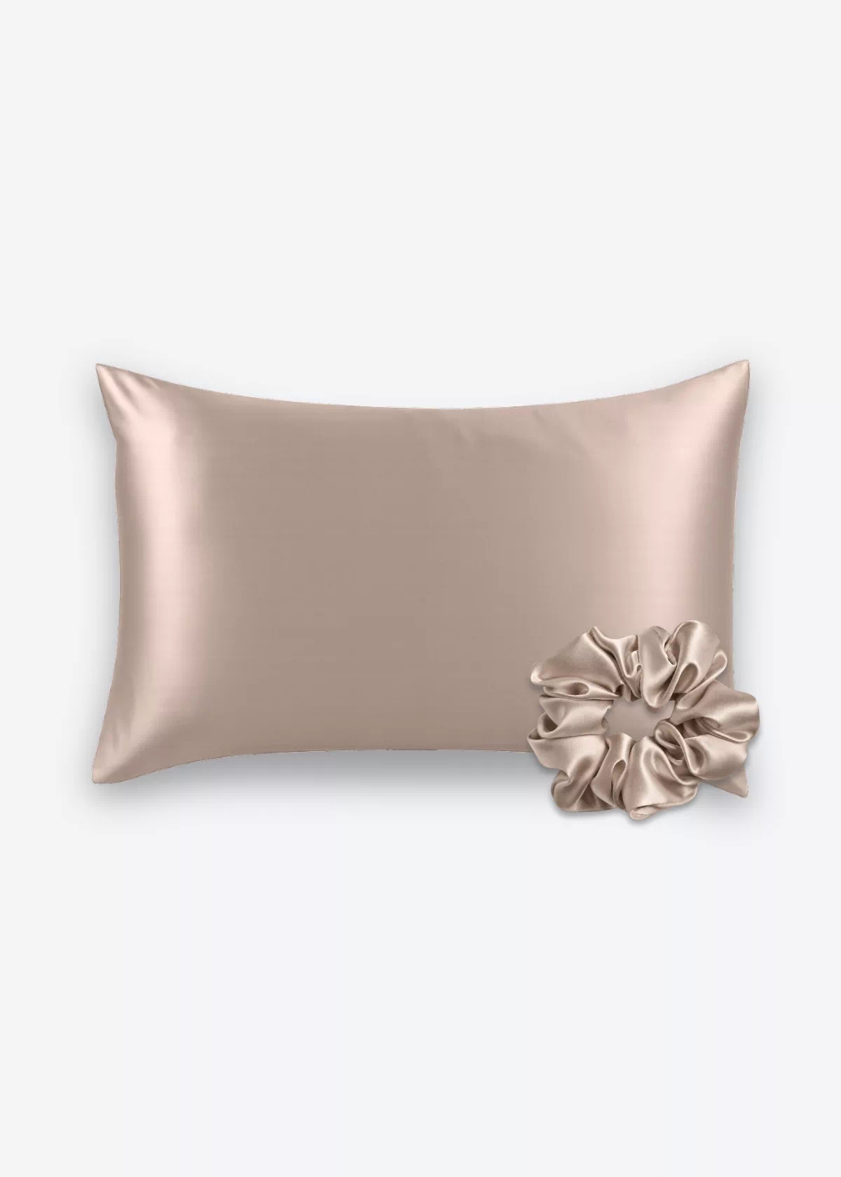 Coffret Peau & Cheveux : taie d’oreiller et grand chouchou en soie taupe.