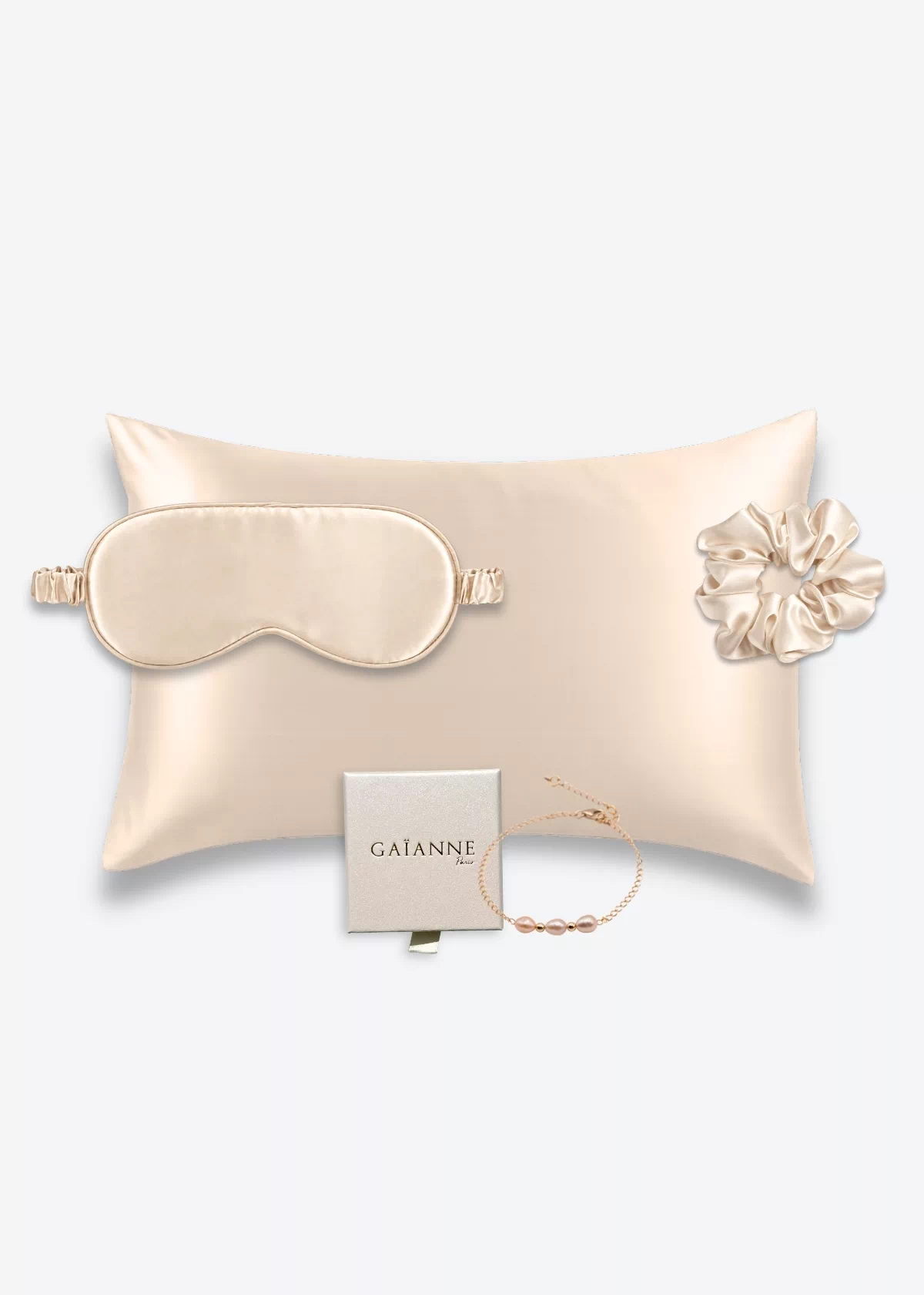 Coffret champagne avec taie d’oreiller, masque de nuit et grand chouchou en soie, accompagné d’un bracelet champagne en or laminé 14k et perles d’eau douce.