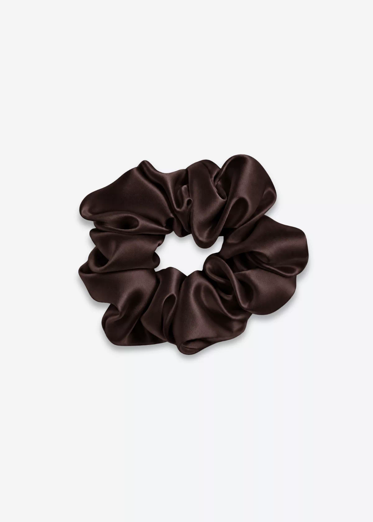 Grand chouchou en soie marron chocolat, vu de dessus.