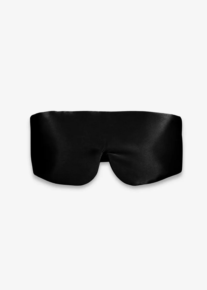 Masque bandeau réglable en soie noir, vu de face.
