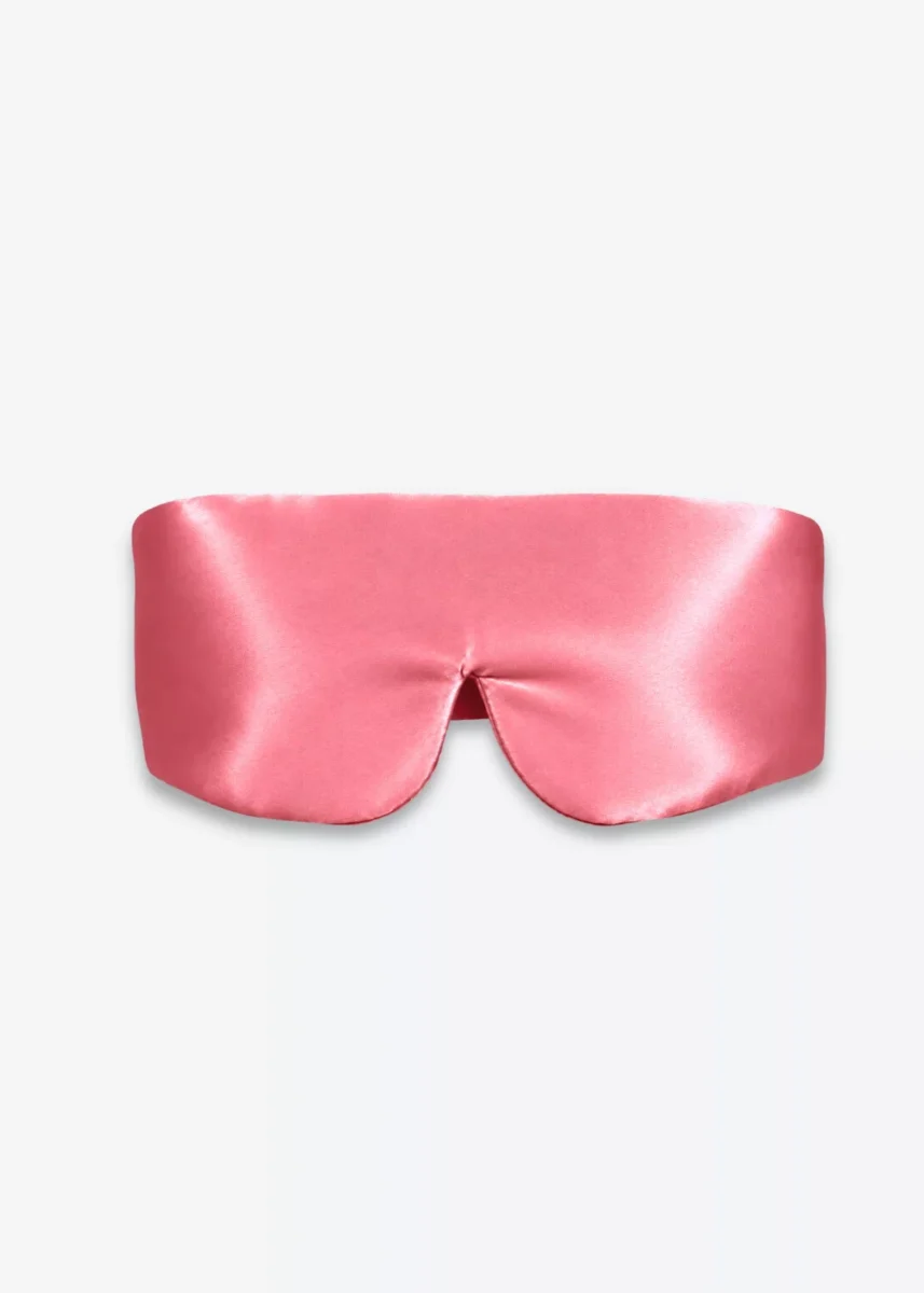 Masque bandeau réglable en soie rose corail, vu de face.