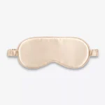 Masque de nuit classique en soie champagne, vu de face.