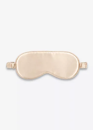 Masque de nuit classique en soie champagne, vu de face.